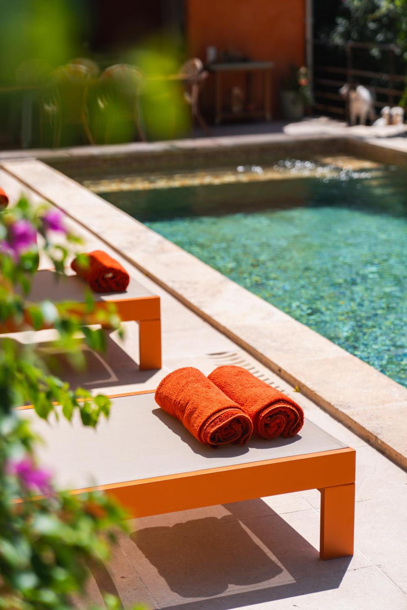 Bed and Breakfast Le Jardin Des Cordeliers Tarascon Exterior foto
