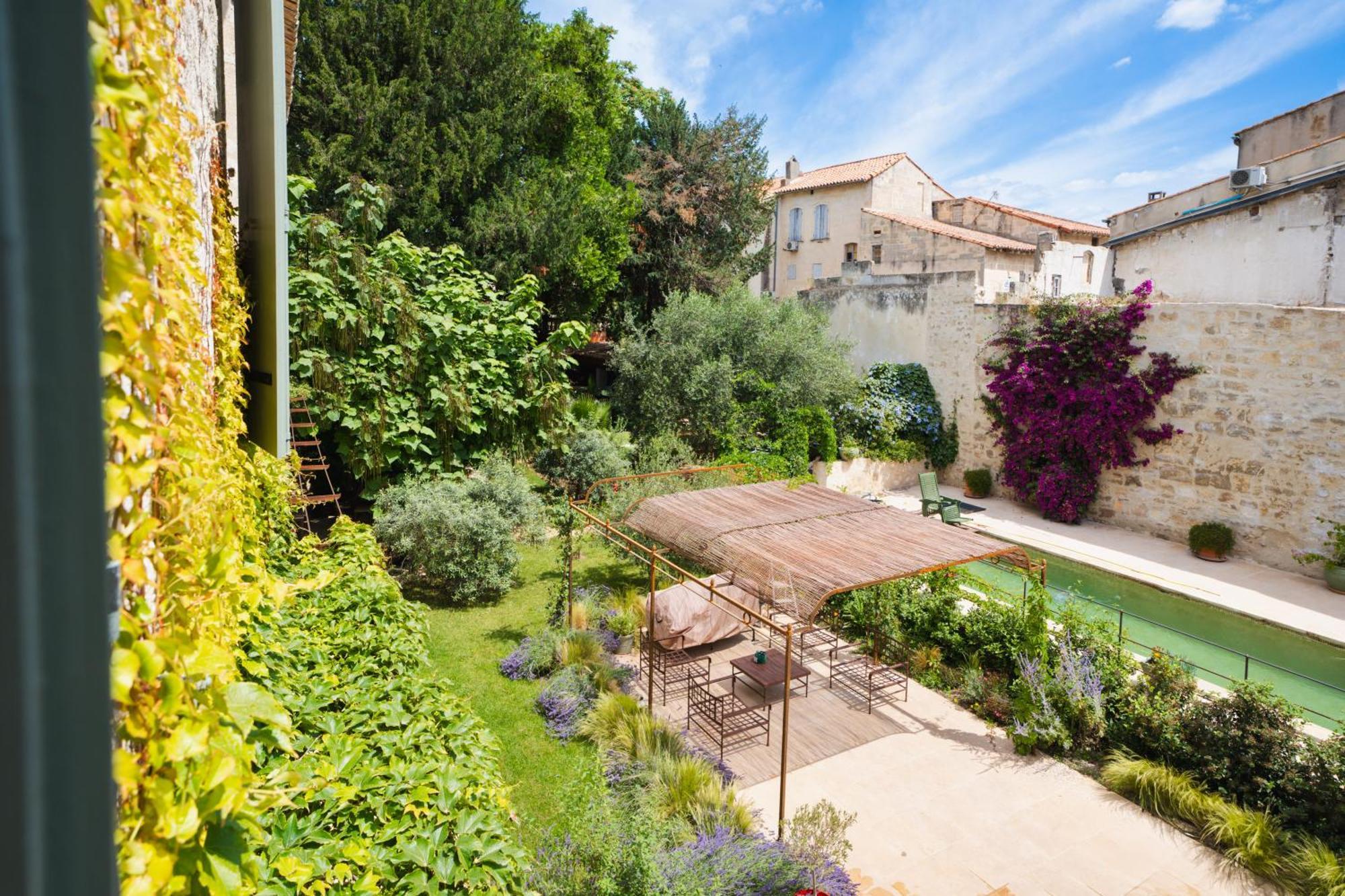 Bed and Breakfast Le Jardin Des Cordeliers Tarascon Exterior foto